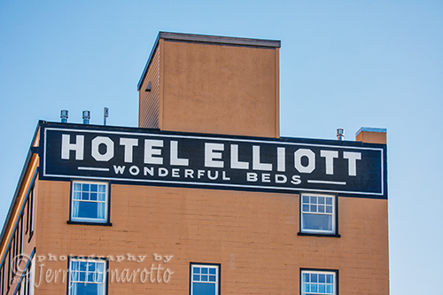 The Hotel Elliott is located in downtown Astoria, Oregon. This historical is recommended by The New York Times Travel, Conde’ Nast Traveler, Sunset, and Travel and Leisure magazines – your assurance of superior quality and service.