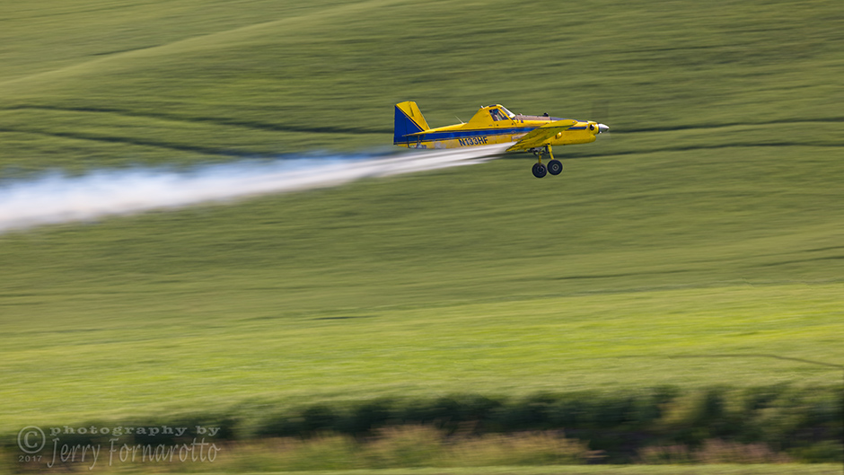 A Air Tractor AT-502 spraying a field in the Palouse, Washington.