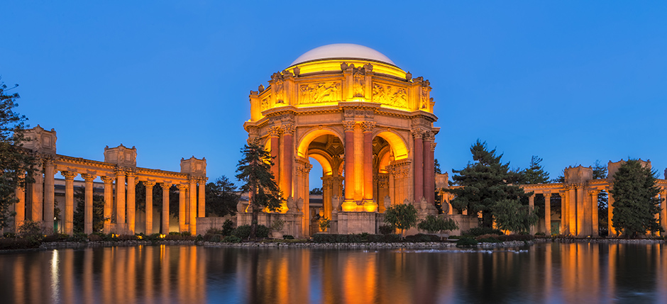 The Palace of Fine Art was the centerpiece for the 1915 Panama-Pacific Exposition. It was rebuild in 1965 Today it is a popular tourist attraction and host many art exhibitions.