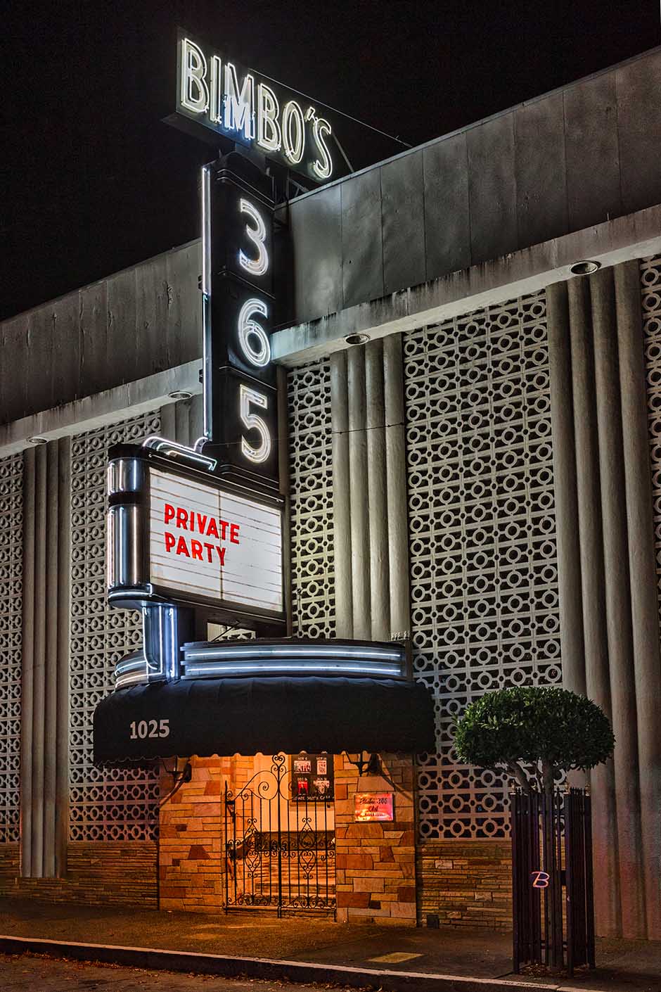 Bimbo’s 365 Club is located at 1025 Columbus Avenue, San Francisco. Bimbo’s opened in 1951. Over the years a long list of entertainers have preformed here; Joey Bishop, Smokey Robinson, Neil Diamond, Jewel and many more.